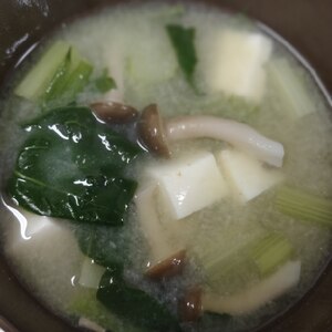 小松菜としめじと豆腐のお味噌汁